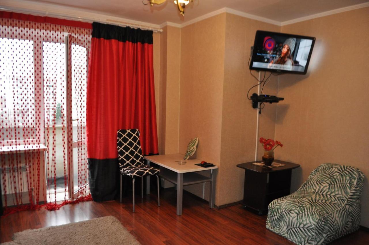 Spacious Apartment With Balcony Kremenchuk Exterior photo
