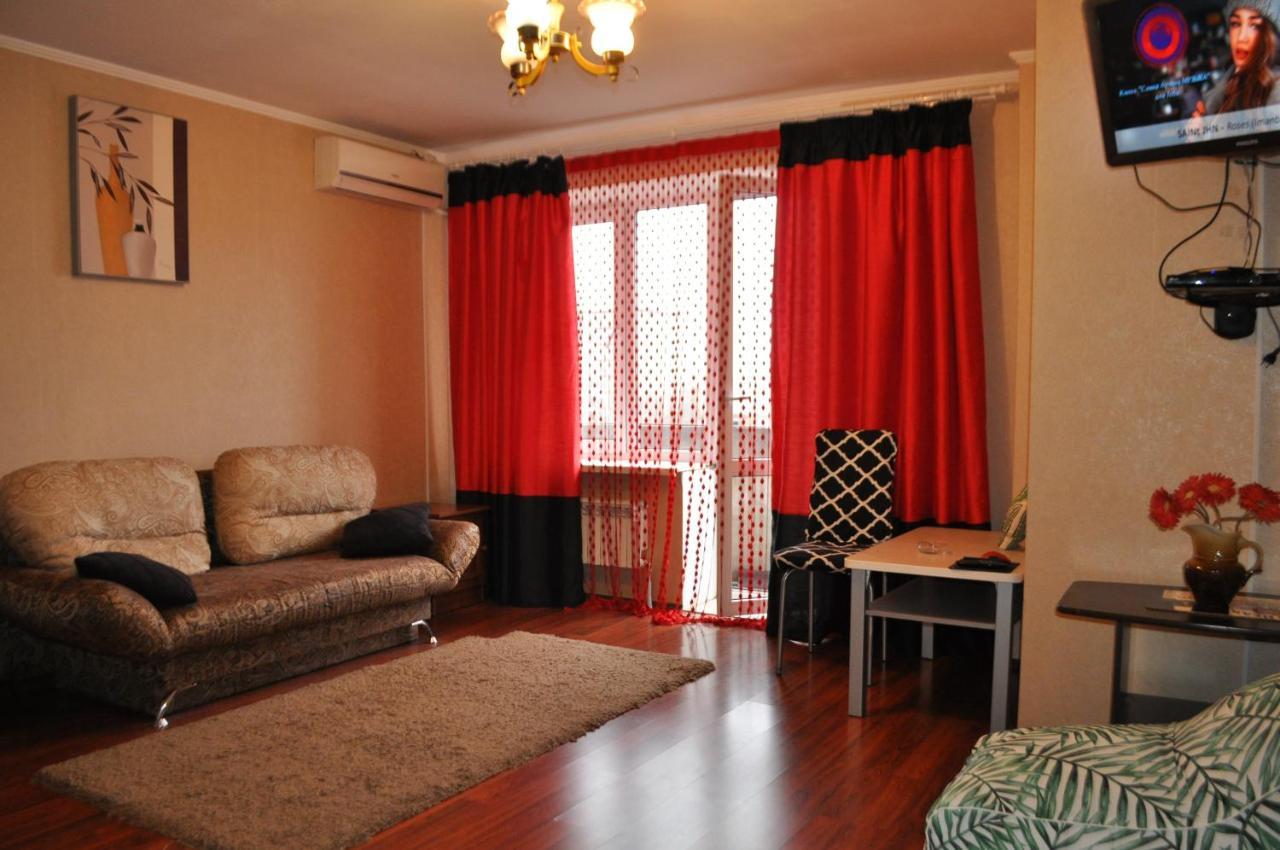 Spacious Apartment With Balcony Kremenchuk Exterior photo